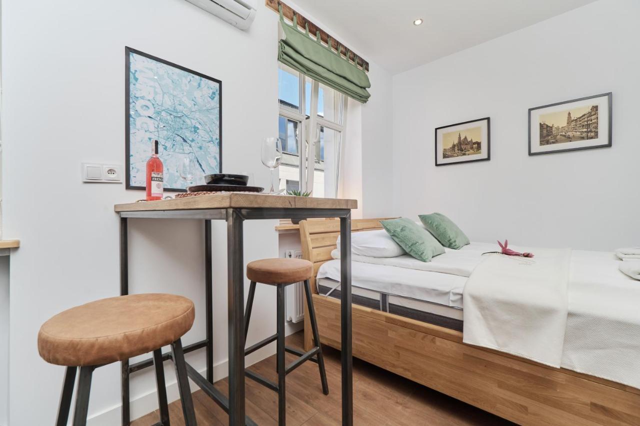City Center Studio Wroclaw By Noclegi Renters Bagian luar foto