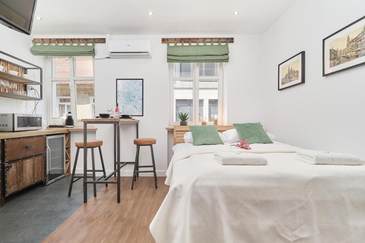 City Center Studio Wroclaw By Noclegi Renters Bagian luar foto
